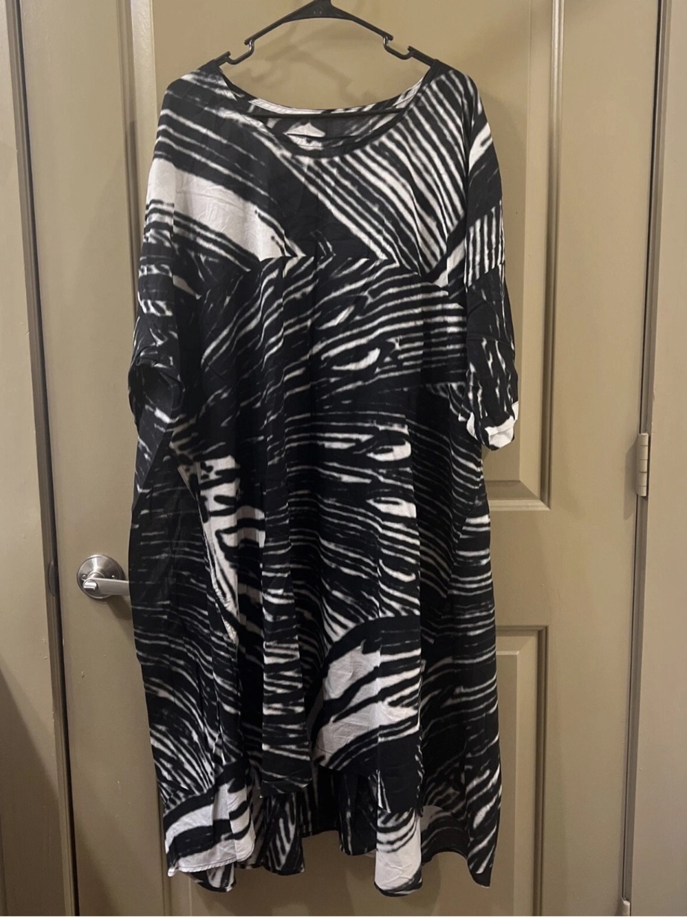 Relaxed Black and White Abstract Midi Dress Sz S